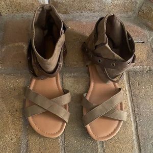 American Eagle Outfitters Suede and Leather Sandals Size 11